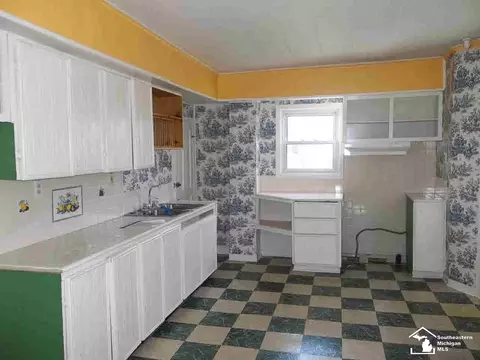 717 Smith, Monroe, MI 48161 photo 3