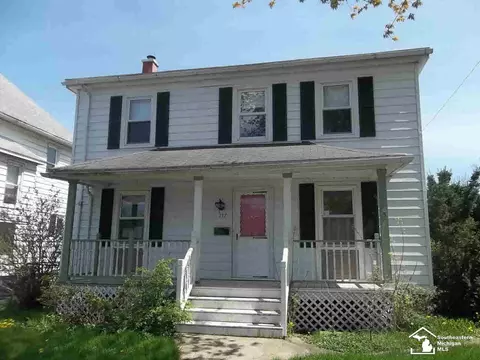 717 Smith, Monroe, MI 48161 photo 1