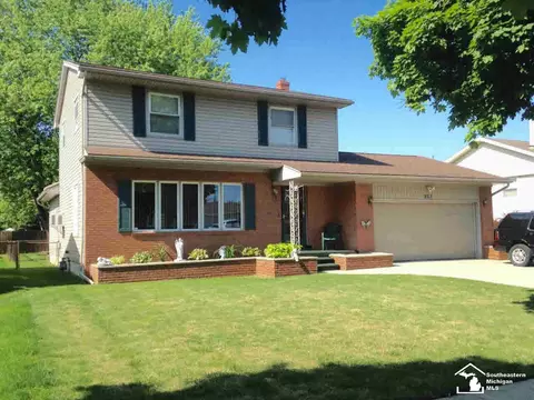 923 Hendricks, Monroe, MI 48162 photo 1