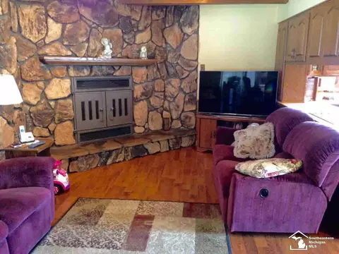 923 Hendricks, Monroe, MI 48162 photo 2