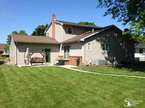 923 Hendricks, Monroe, MI 48162 photo 13