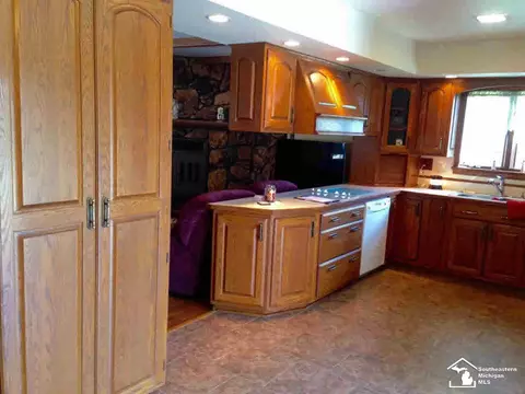 923 Hendricks, Monroe, MI 48162 photo 6