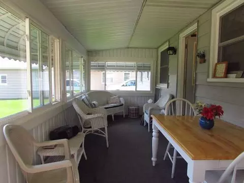 645 Commonwealth, Jackson, MI 49202 photo 3