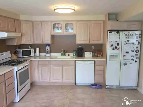 921 Jefferson, Monroe, MI 48161 photo 2