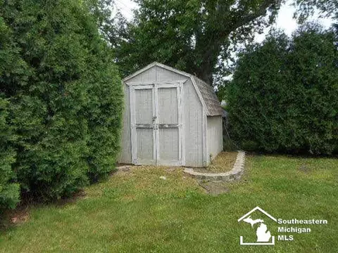 950 Waterloo, Monroe, MI 48161 photo 7