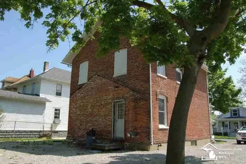 37 E Noble, Monroe, MI 48162 photo 2