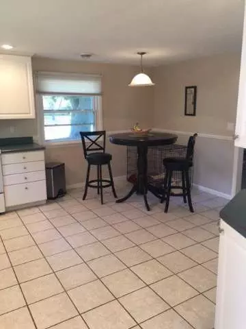 711 Denecourt, Jackson, MI 49202 photo 5