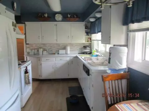 2413 Maple, Jackson, MI 49203 photo 2