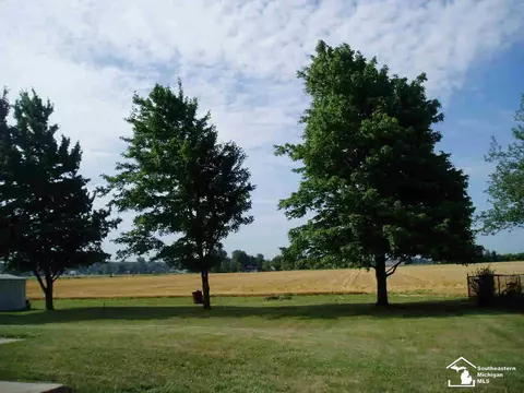 691 Substation, Temperance, MI 48182 photo 2