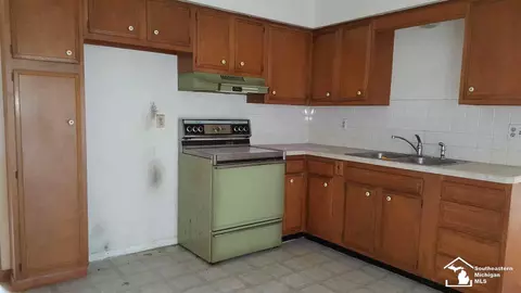 1208 Mccormick, Monroe, MI 48162 photo 4