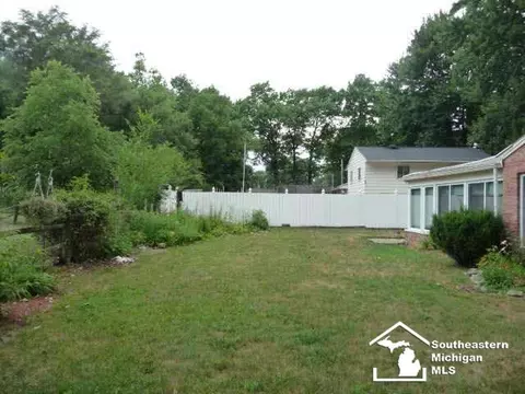 1191 Apache, Temperance, MI 48182 photo 15