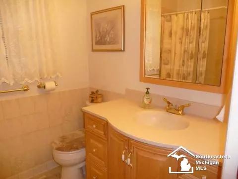 1191 Apache, Temperance, MI 48182 photo 9