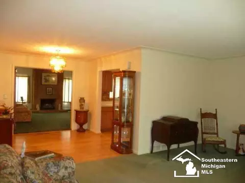 1191 Apache, Temperance, MI 48182 photo 4