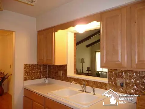 1191 Apache, Temperance, MI 48182 photo 7