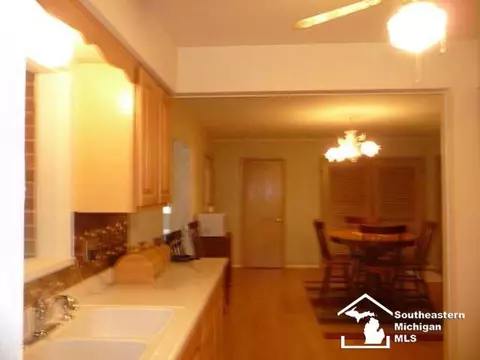 1191 Apache, Temperance, MI 48182 photo 2