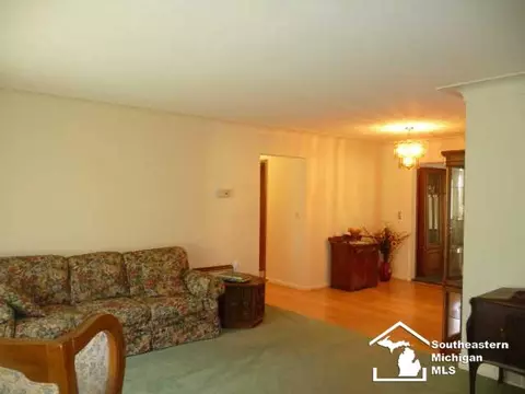 1191 Apache, Temperance, MI 48182 photo 12