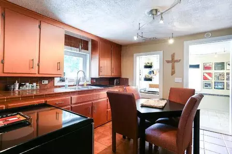 884 Bryant, Jackson, MI 49202 photo 3