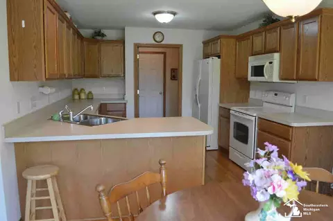 1876 Winding Mdws, Monroe, MI 48162 photo 10