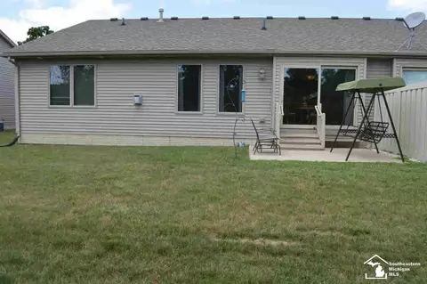 1876 Winding Mdws, Monroe, MI 48162 photo 5