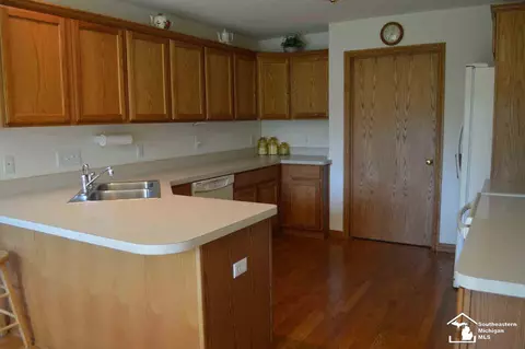 1876 Winding Mdws, Monroe, MI 48162 photo 12