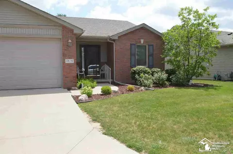 1876 Winding Mdws, Monroe, MI 48162 photo 2