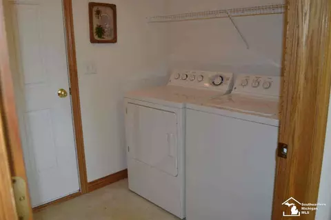 1876 Winding Mdws, Monroe, MI 48162 photo 15