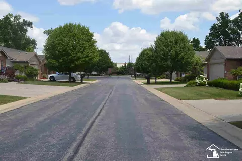 1876 Winding Mdws, Monroe, MI 48162 photo 8