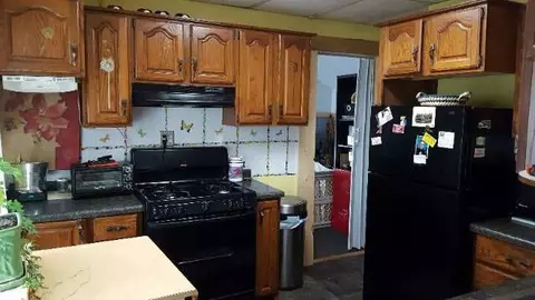 146 N Harvey, Jackson, MI 49201 photo 2