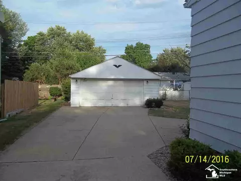 549 Bellestri, Monroe, MI 48161 photo 2