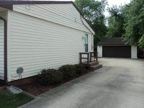 5645 Poplar, Jackson, MI 49201 photo 3