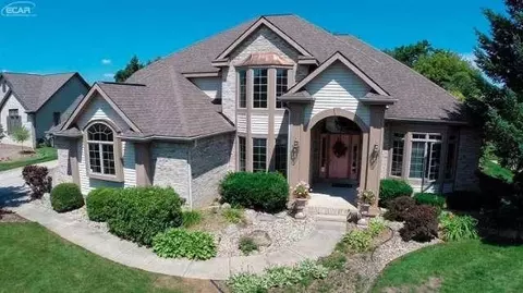 4020 Pine Rdg, Fenton, MI 48430 photo 1