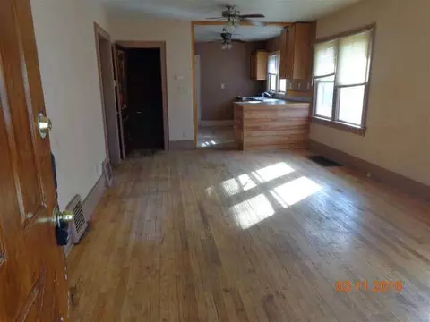 305 E Prospect, Jackson, MI 49203 photo 2