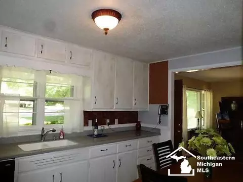 2301 Mason, Temperance, MI 48182 photo 5