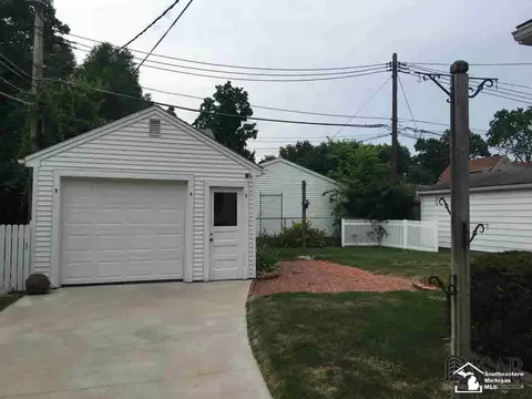 122 Sheridan, Monroe, MI 48162 photo 3