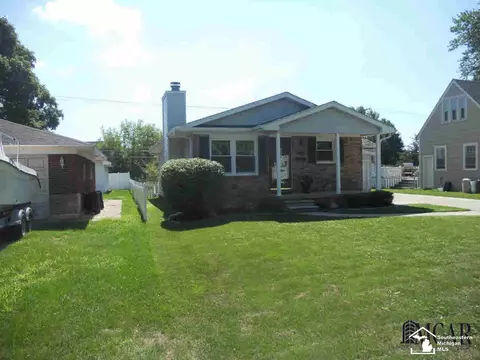 1014 Bentley, Monroe, MI 48162 photo 1