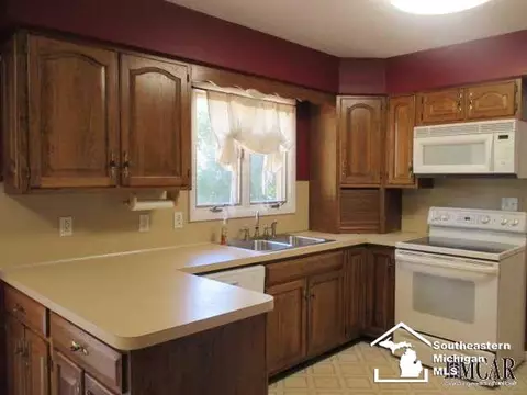 202 Bates, Monroe, MI 48162 photo 5