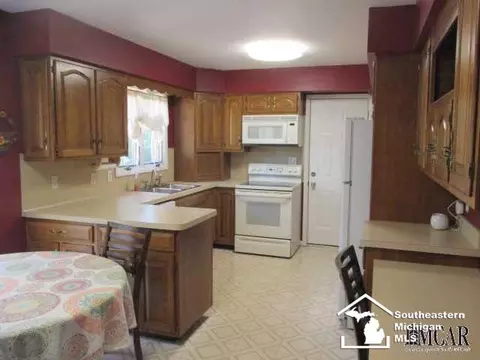 202 Bates, Monroe, MI 48162 photo 6