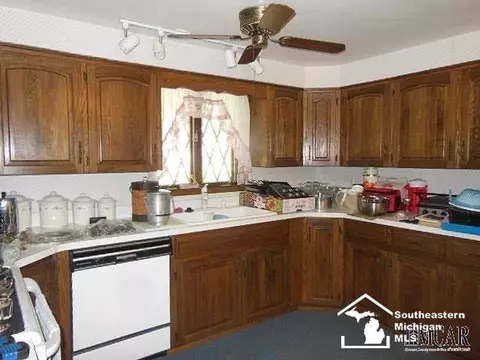 1089 Cherry, Temperance, MI 48182 photo 9
