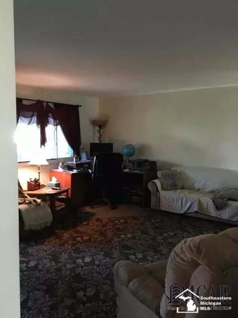 7485 Apache, Temperance, MI 48182 photo 9