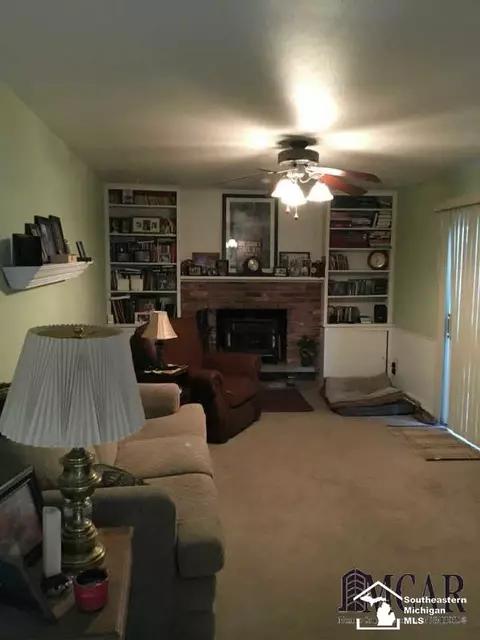 7485 Apache, Temperance, MI 48182 photo 4