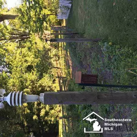 7485 Apache, Temperance, MI 48182 photo 21