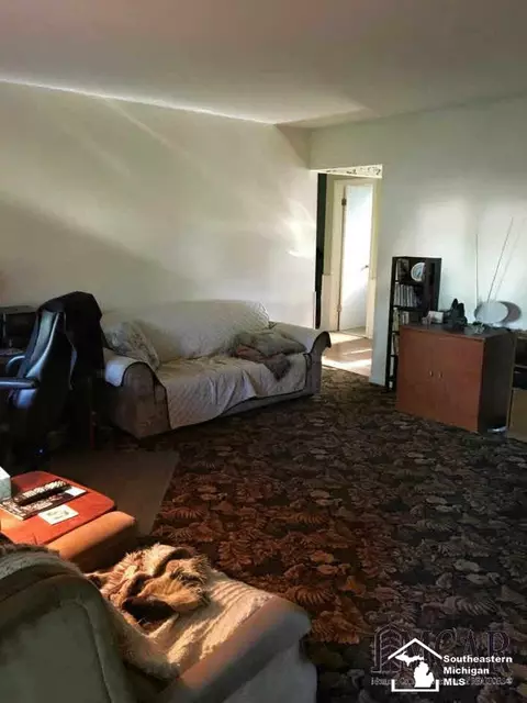 7485 Apache, Temperance, MI 48182 photo 3