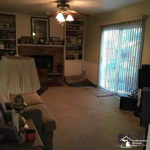 7485 Apache, Temperance, MI 48182 photo 11