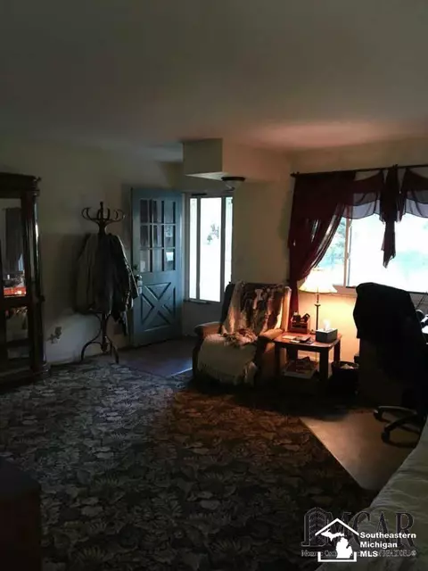 7485 Apache, Temperance, MI 48182 photo 2