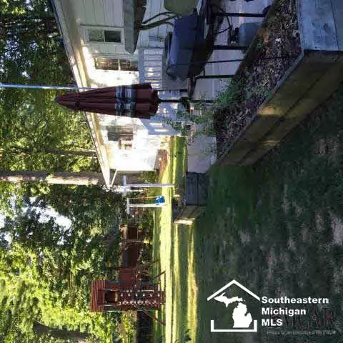7485 Apache, Temperance, MI 48182 photo 23