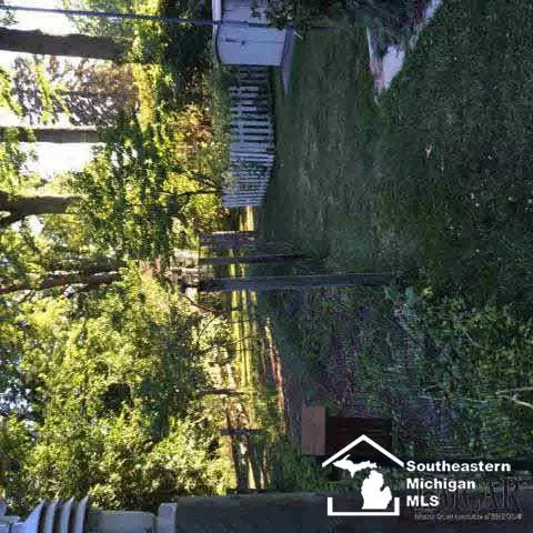 7485 Apache, Temperance, MI 48182 photo 18