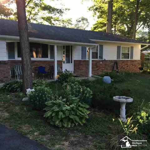 7485 Apache, Temperance, MI 48182 photo 1