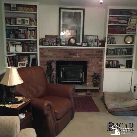 7485 Apache, Temperance, MI 48182 photo 12