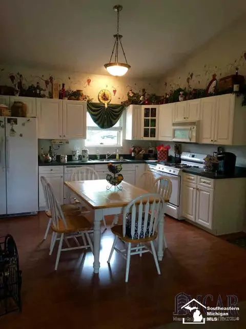 5300 Torrington, Monroe, MI 48161 photo 5
