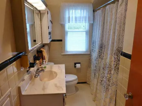 833 Loomis, Jackson, MI 49202 photo 14